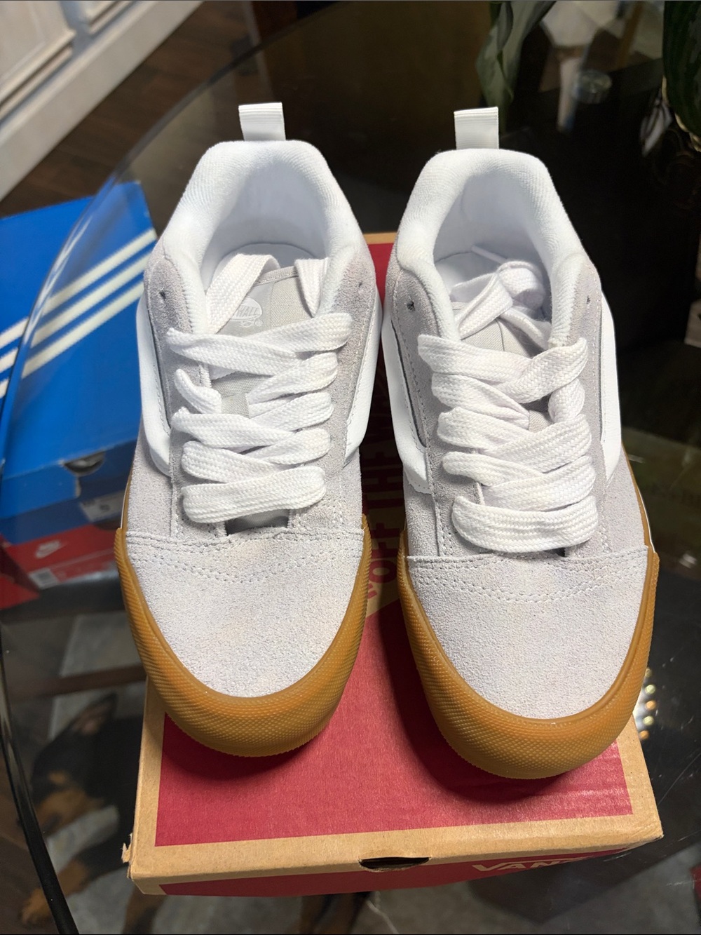Vans Men’s 5.5 White Suede & Gum Old Skool Sneakers womens size 7 - Picture 3 of 8